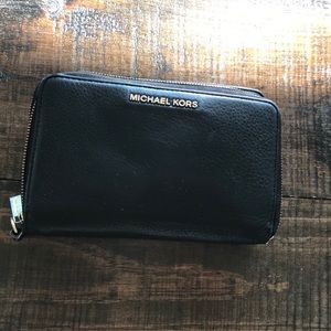 Michael kors black 5x7 wallet